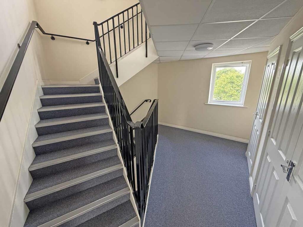 Samuel Bassett Avenue 6 Communal Hallway.jpg