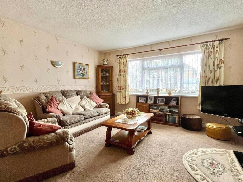 Lounge (2)-fotor-20250609124419.jpg