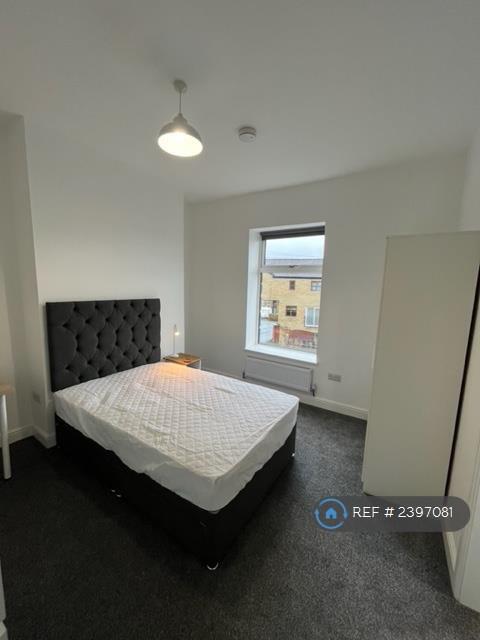 Room 1 Bedroom Photo 2