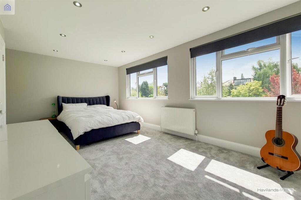 20_Main Bedroom-0.jpg