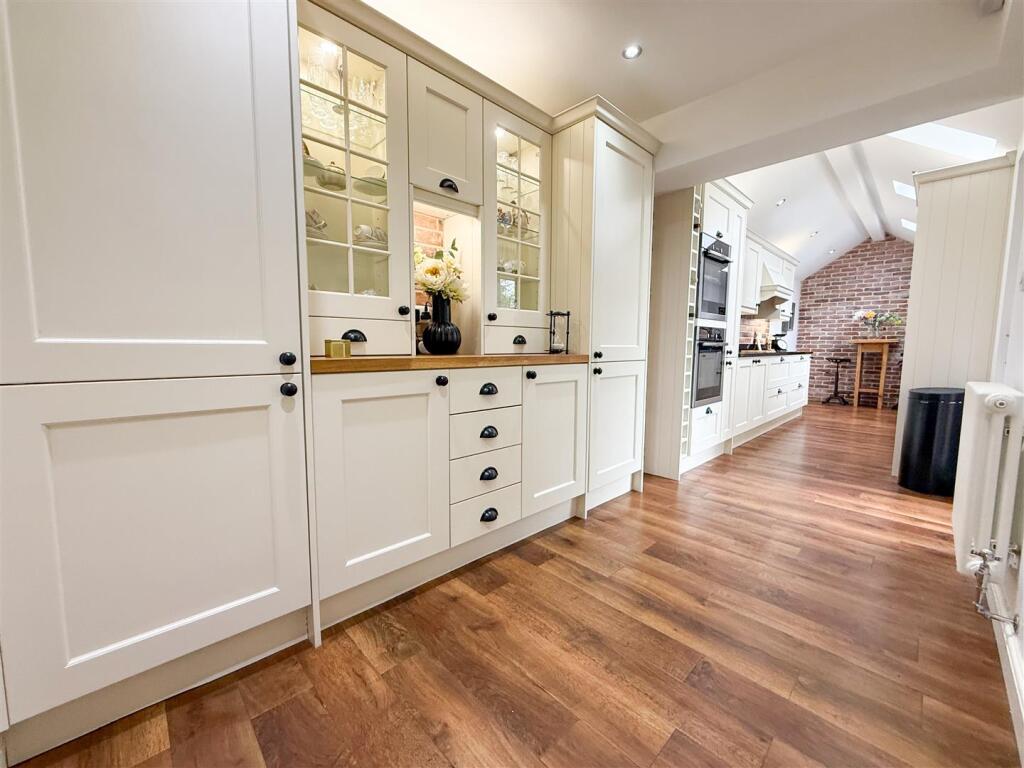 BREAKFAST KITCHEN