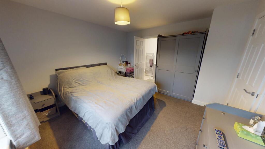 Cross Pit Lane Bedroom