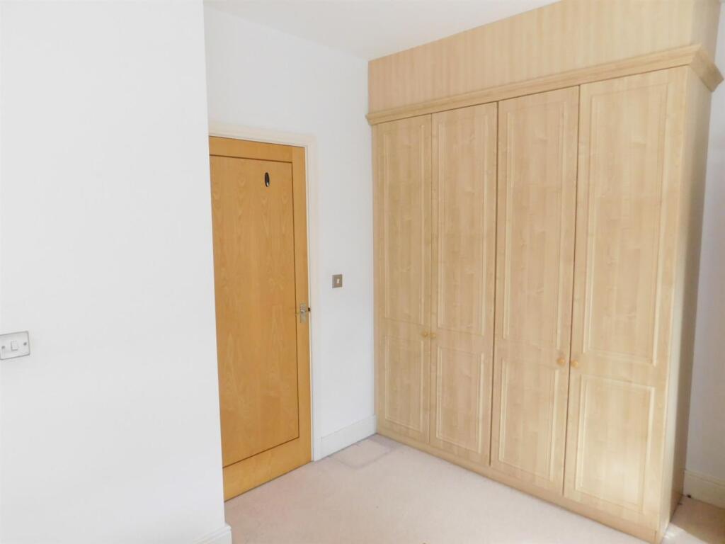 Master Bedroom Fitted Wardrobes