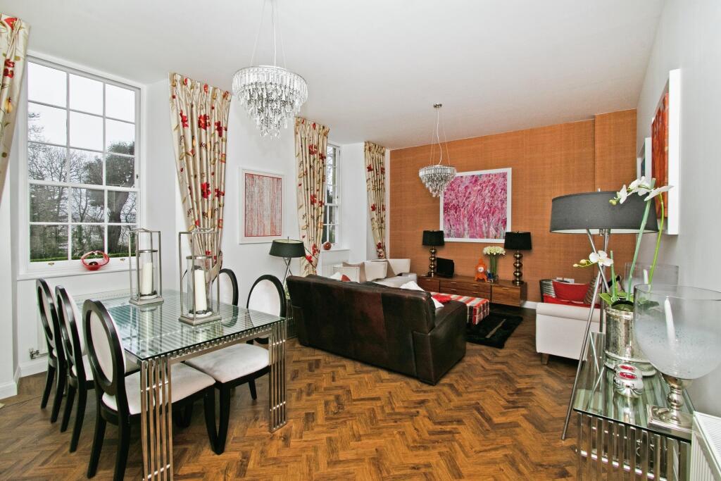 Lounge/Dining Room
