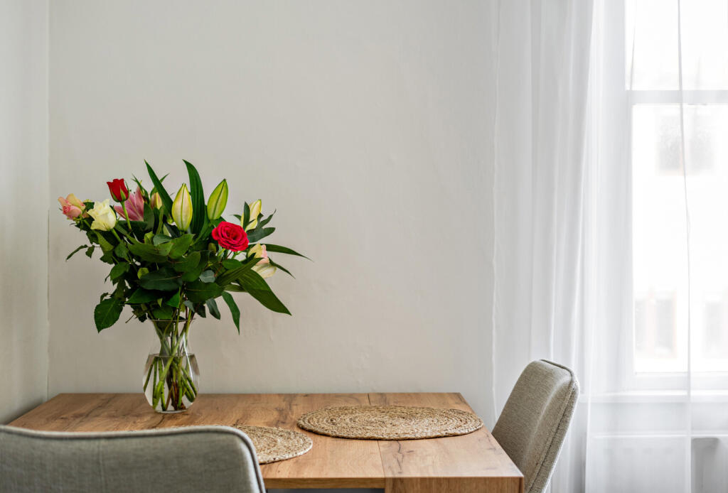 Dining Table Feature