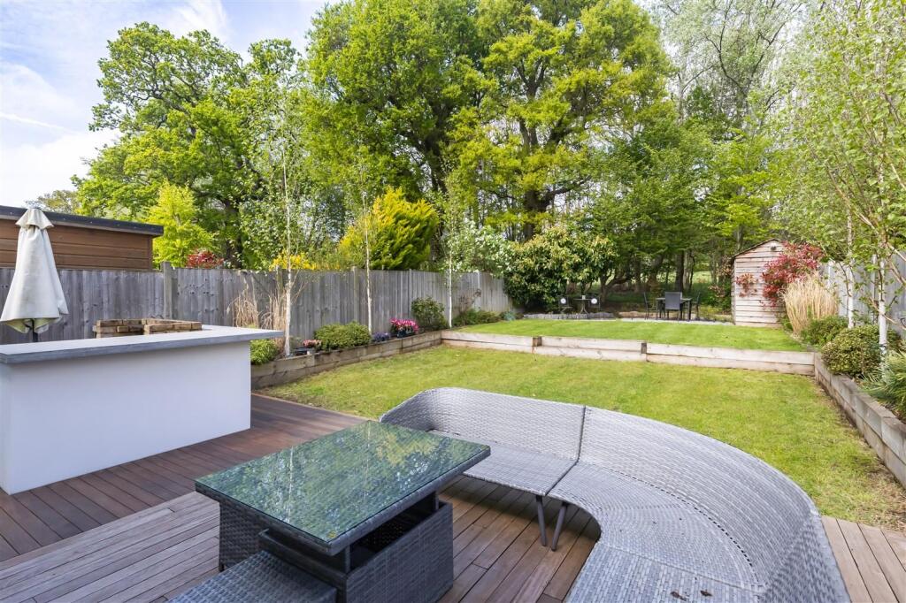 17 Woodland Way (49).jpg