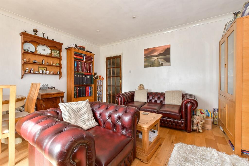 Lounge/ Dining Room