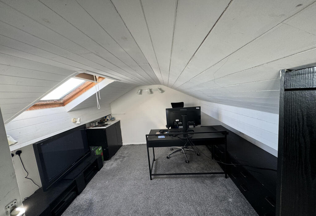 ATTIC ROOM OFFICE
