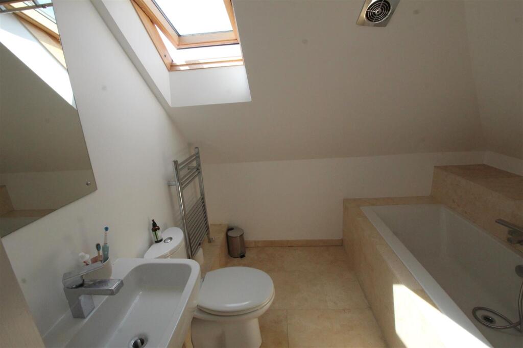 Clifton Drive South, Ensuite to Bedroom One.JPG