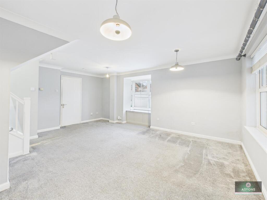 Lounge/ Dining Room