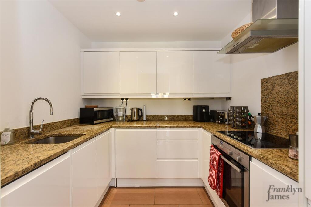 Commercial Road (6).JPG