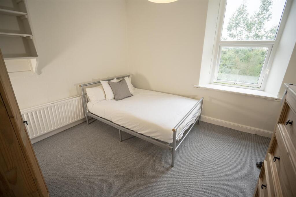 15 beach hill road bedroom 3.jpg