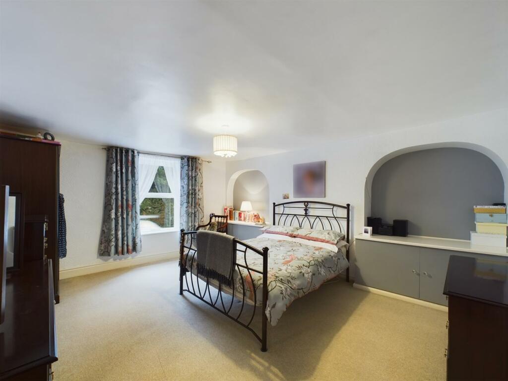 bed 1.jpg