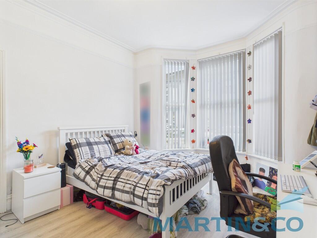 CAM01870G0-PR0166...