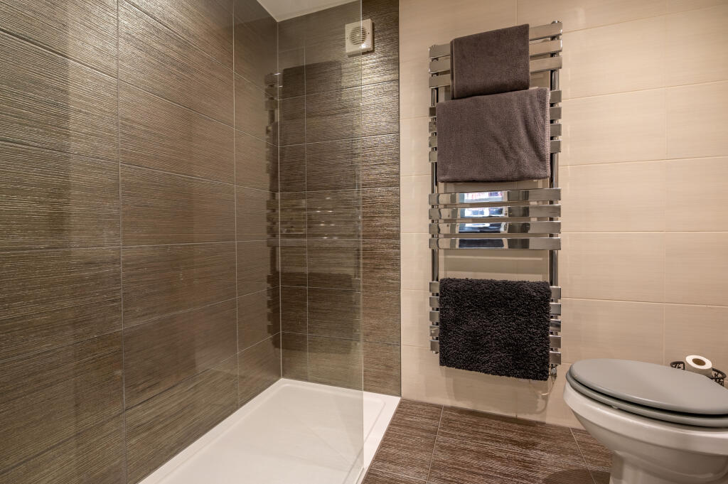 shower room in annexe