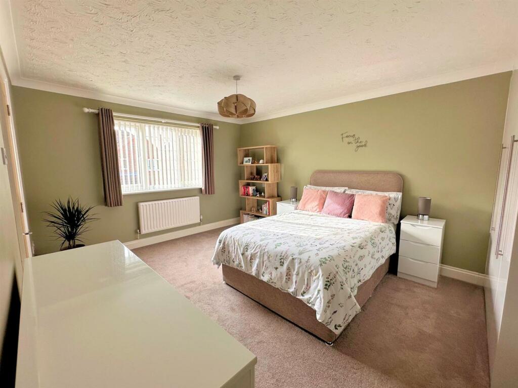 Principal bedroom .jpg