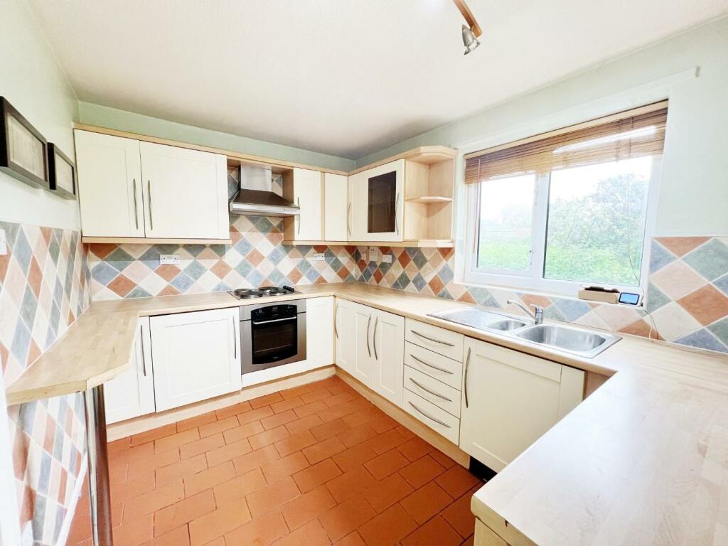 Kitchen pic 1.jpg