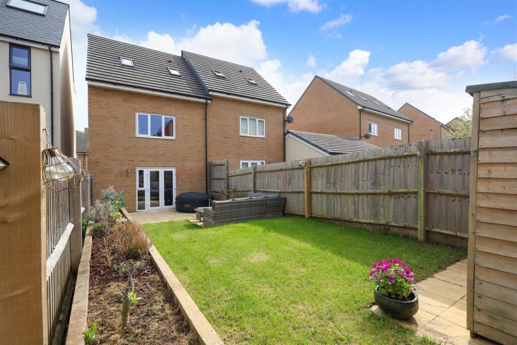 33 Acorn Drive 13.JPG