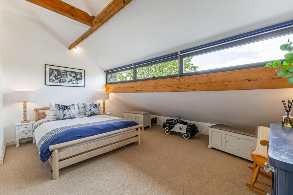 92291_1-Maple-Terrace-Yeadon-Leeds (17)_low.jpg