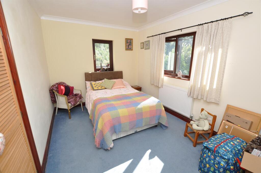 Front bedroom 2