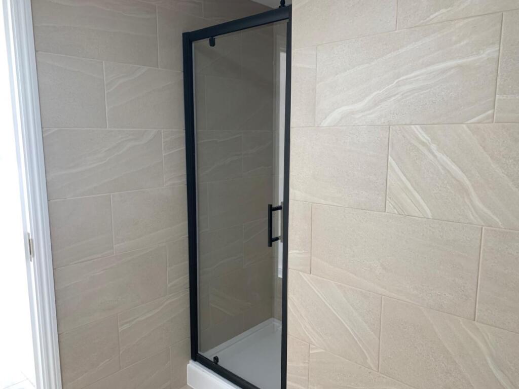 Ensuite 1.jpg
