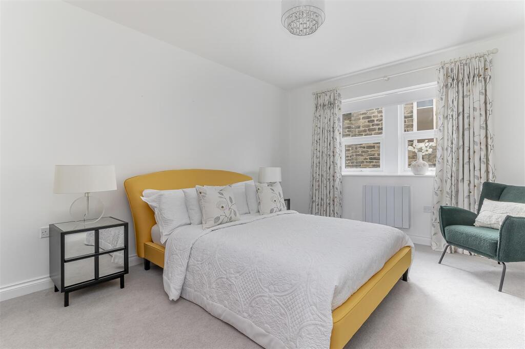 Master Bedroom - B.jpg