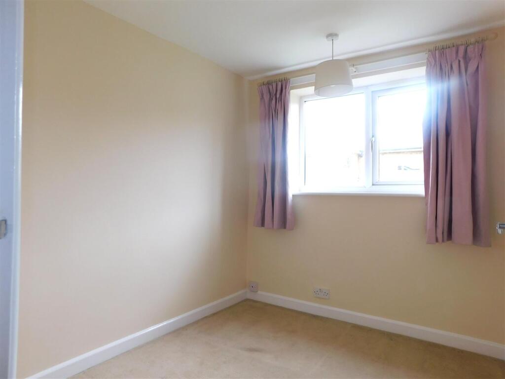 Bedroom 1.JPG