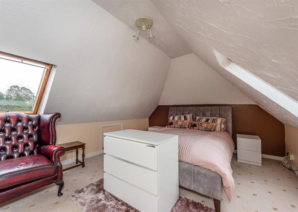 23 Hinckes Road-bed4.jpg