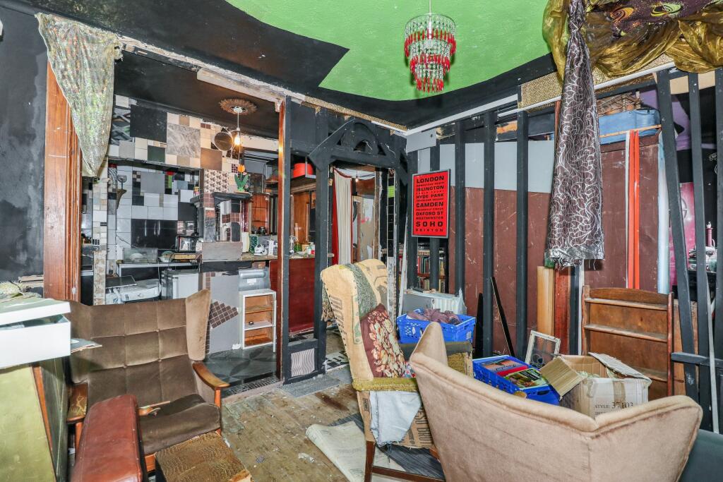 Flat 7, Florence Court, Eastern Esplanade, Cliftonville, Margate, Kent, CT9 2JD