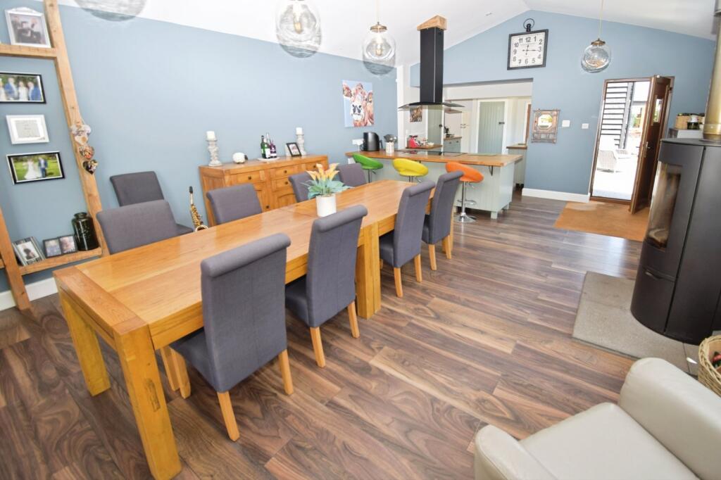 Sitting/Dining