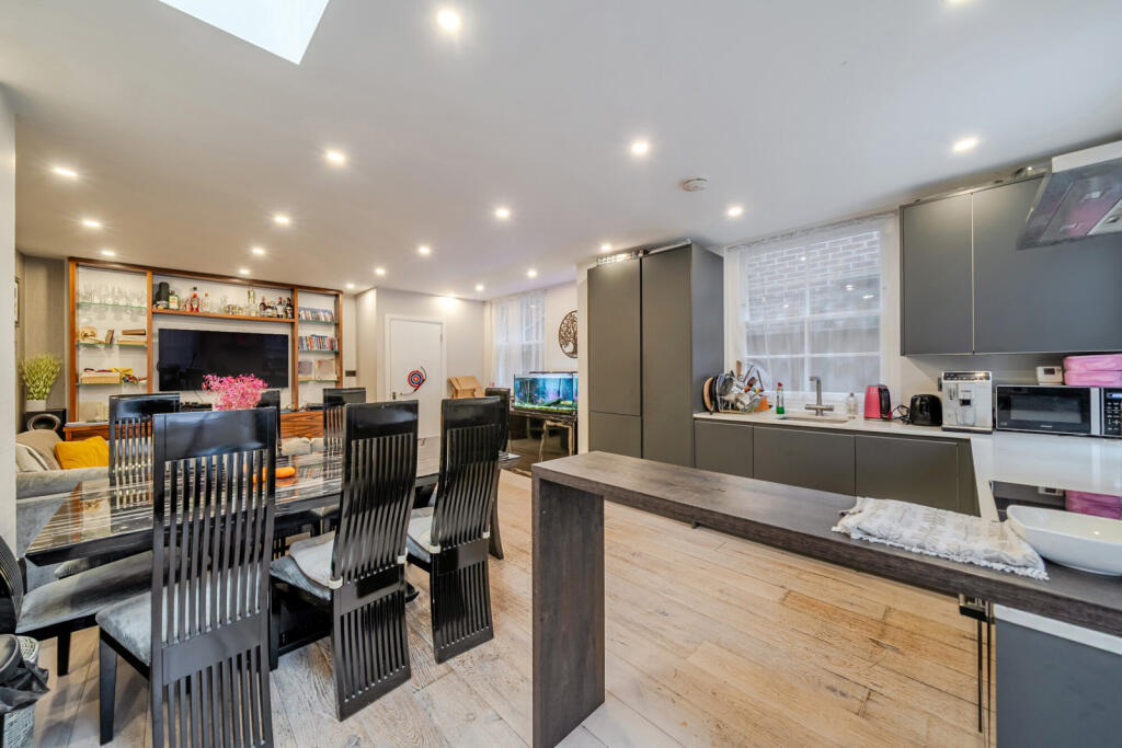 1382815-4-691dcdf...