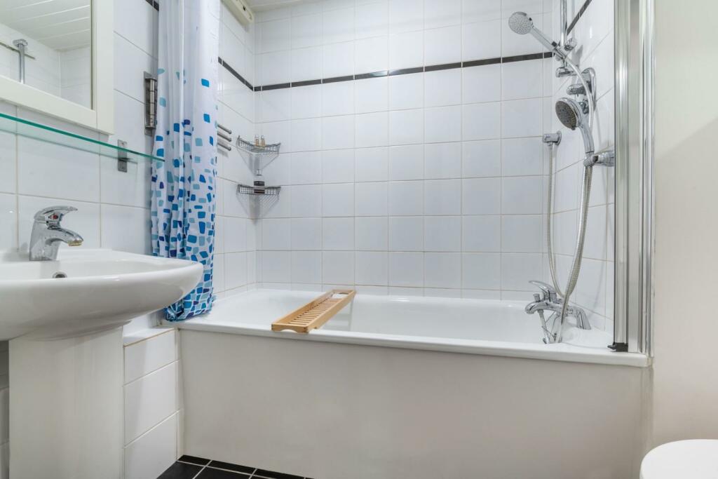 BATHROOM 1.jpg