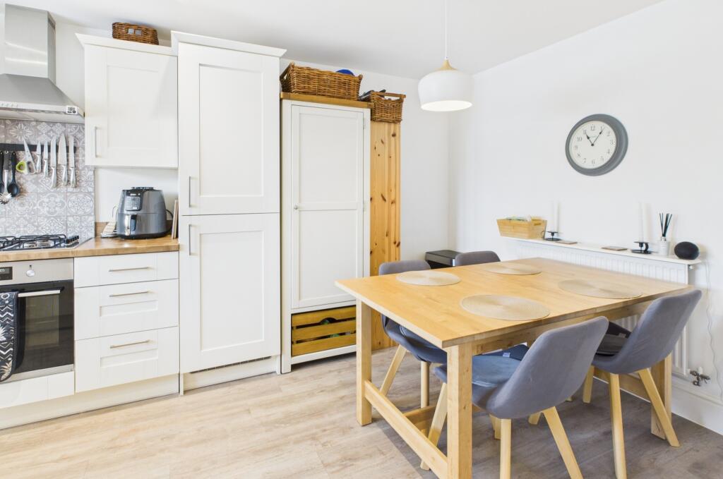 CAM02519G0-PR0342-STILL014