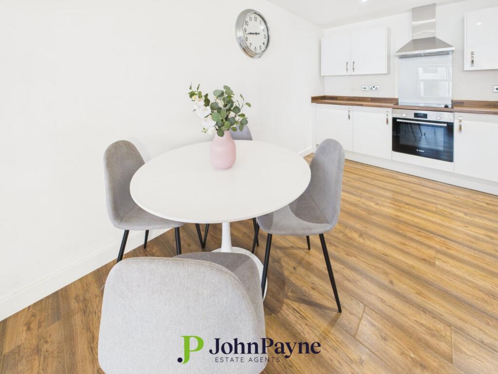 Kitchen / Dining