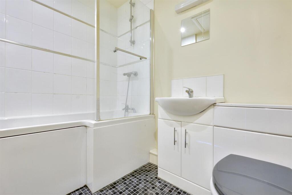 Bathroom_2.jpeg