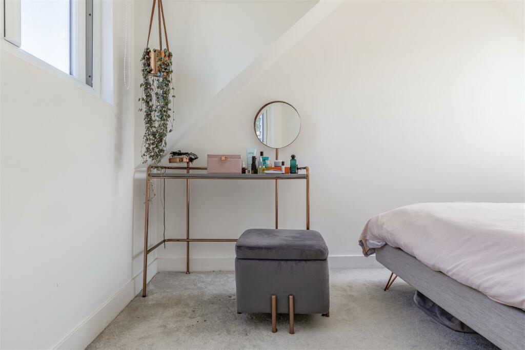 master Bed 3.jpg
