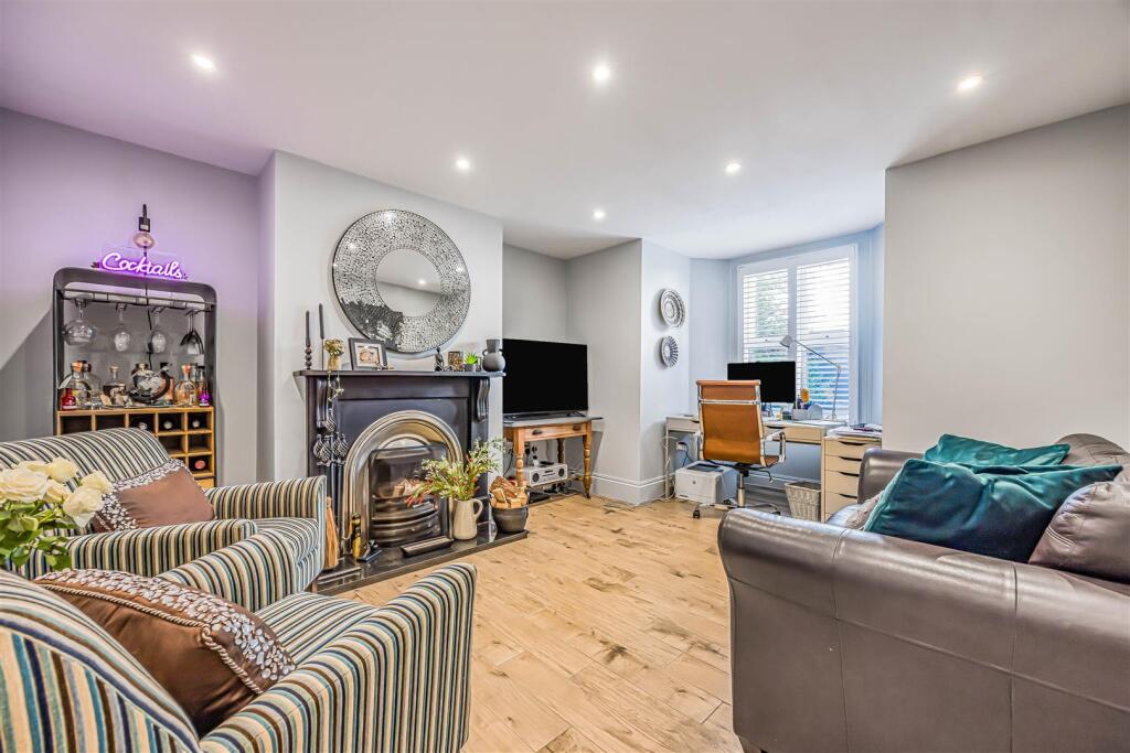 10 Kenilworth Road, Southsea-Smalll-PorticoMarketi