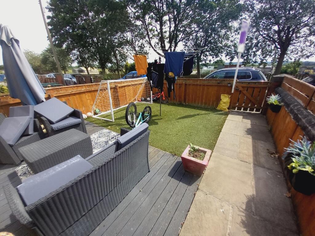 FRONT GARDEN