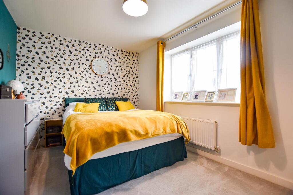 Bed 1.jpg
