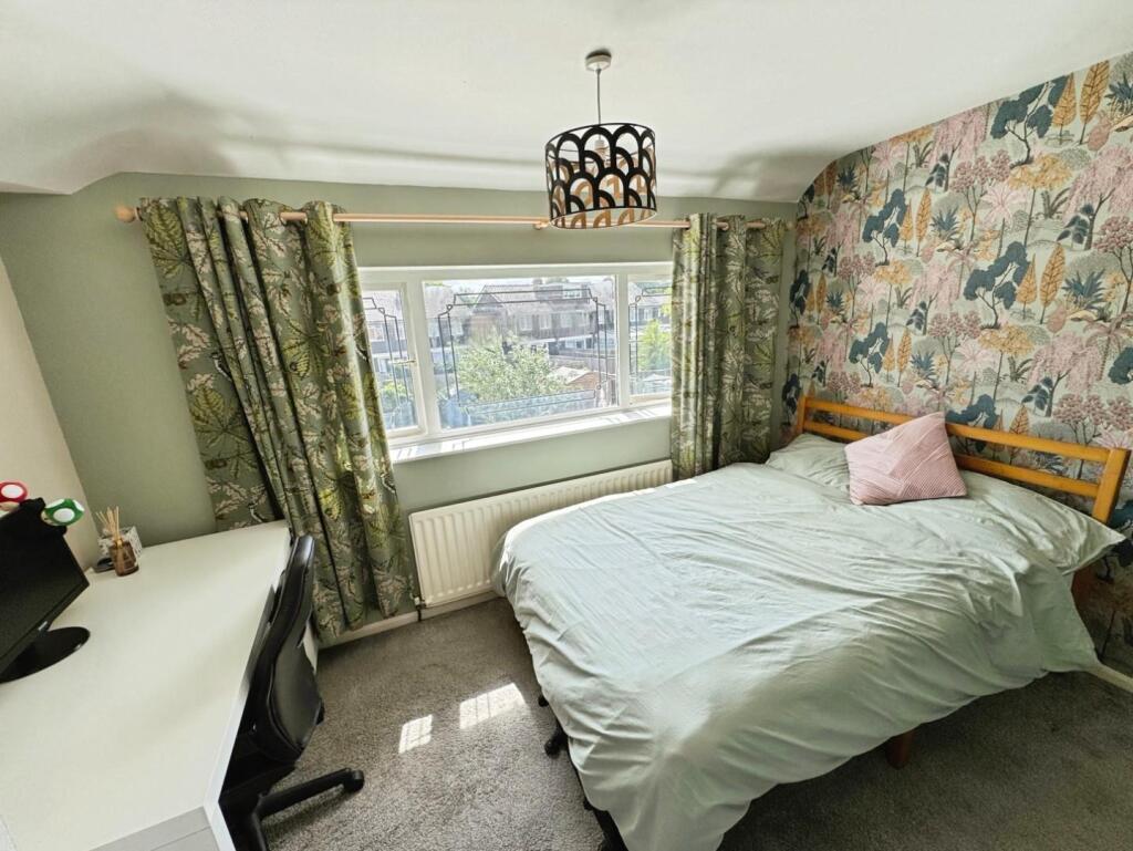 a1703506-Bed 202.jpg