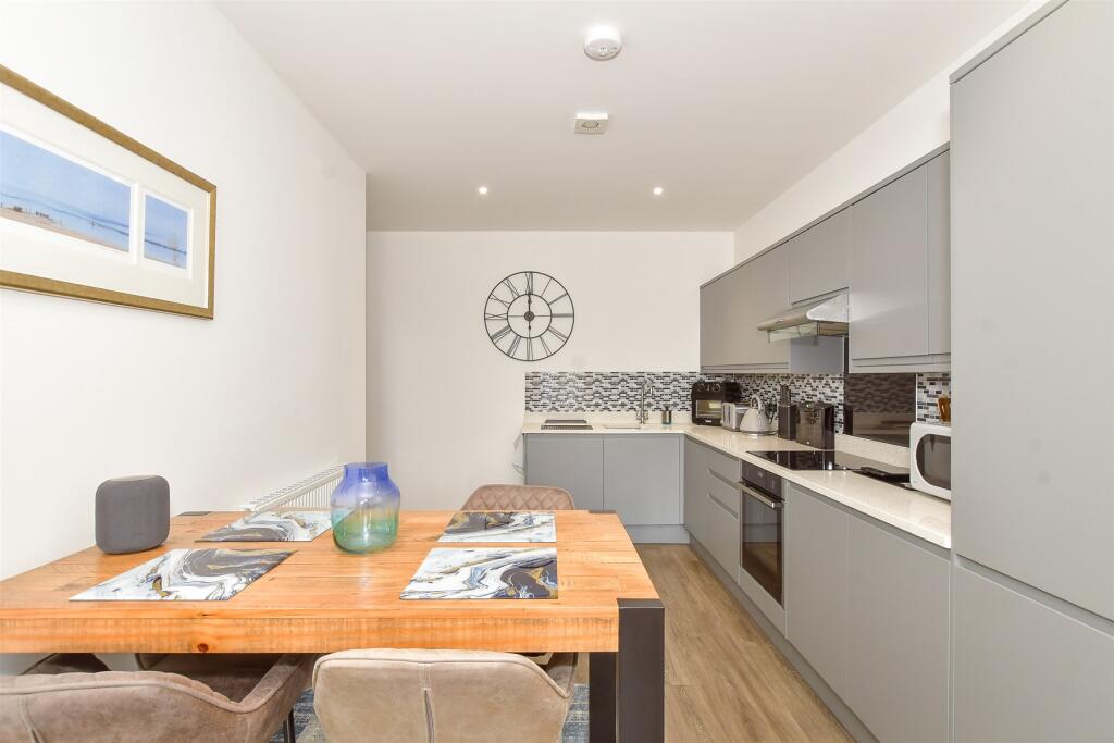 Lounge/ Kitchen