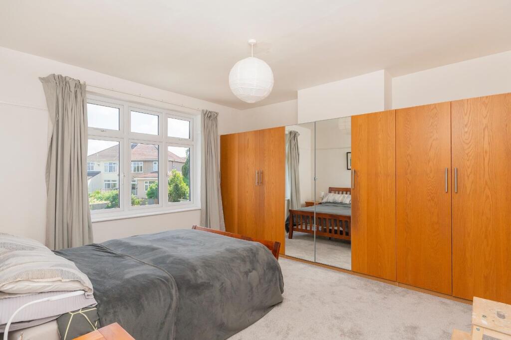 1H0V8HE - Bedroom C.jpg