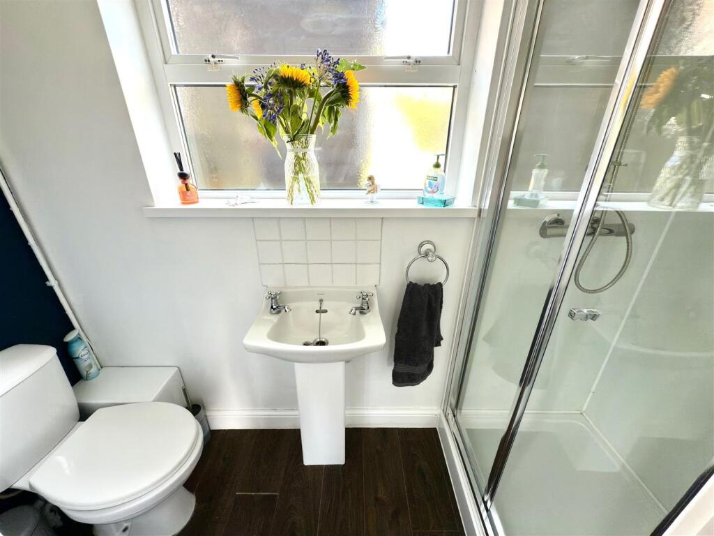SHOWER ROOM.jpg