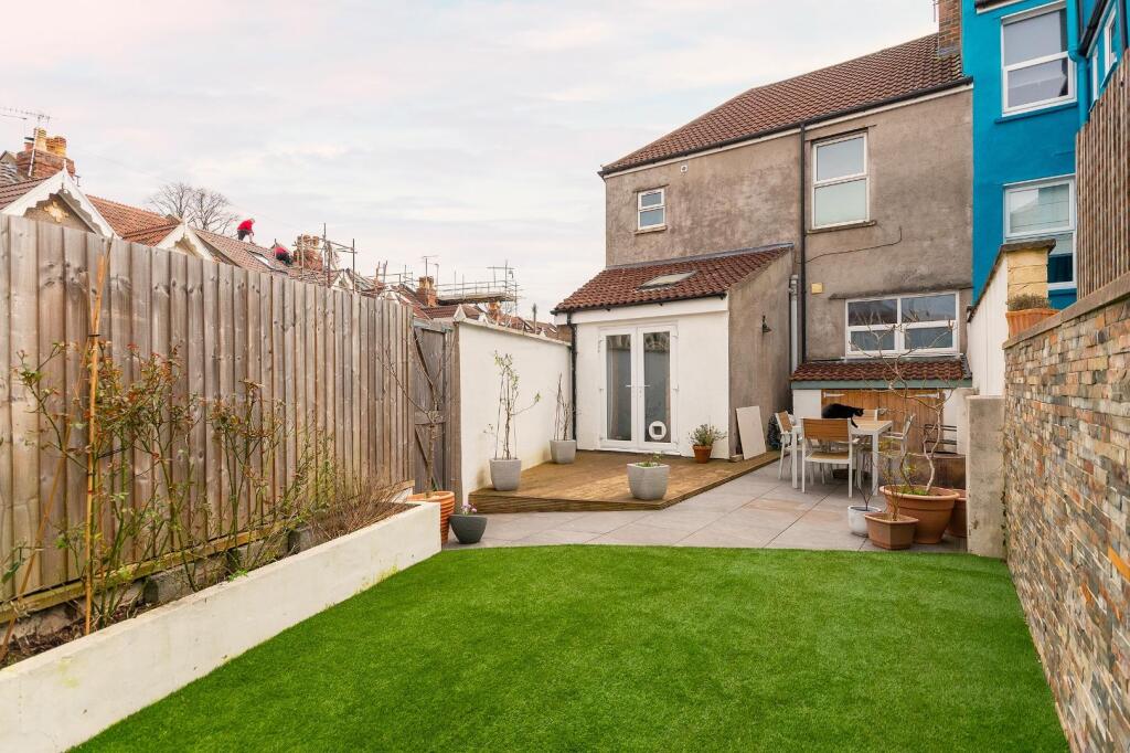 4M1RKE - External F.jpg