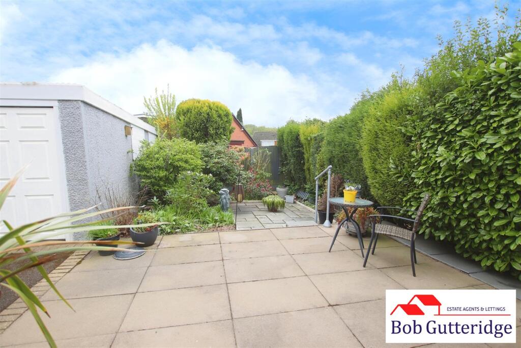 ENCLOSED REAR GARDEN