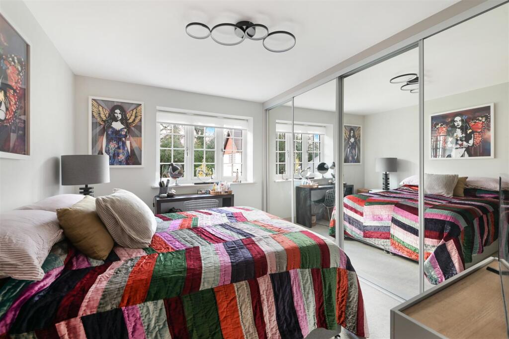 DE CLARE COURT (3).jpg