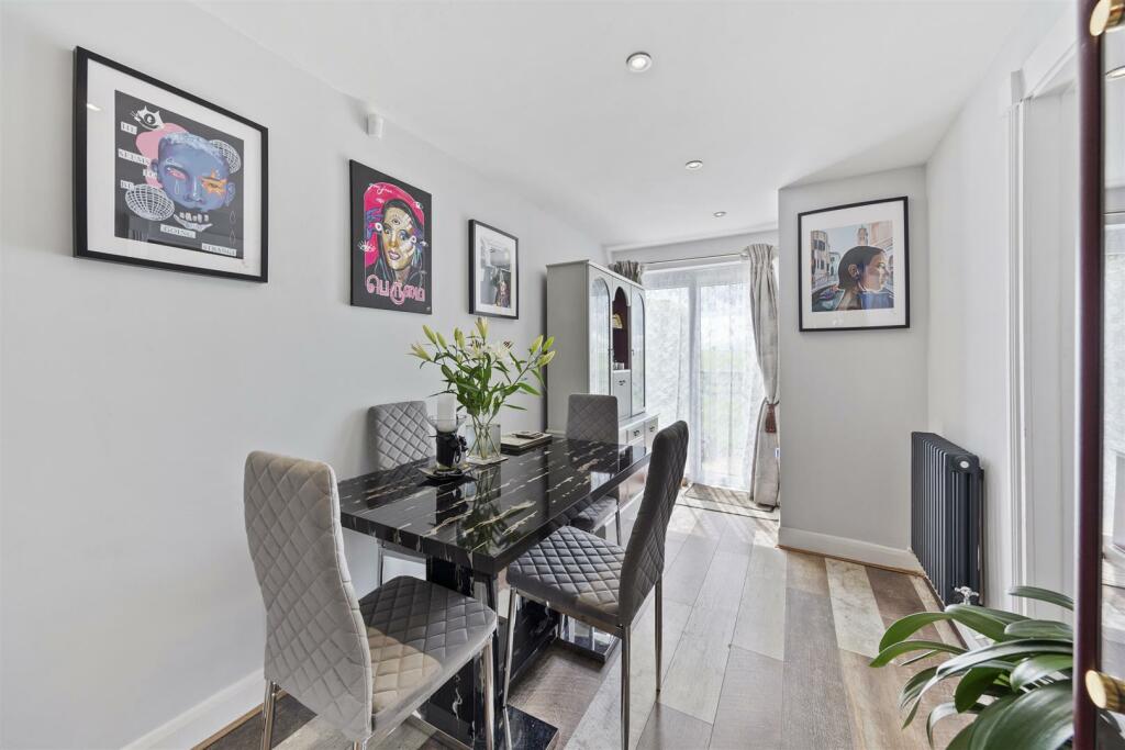 Lounge/Dining Room