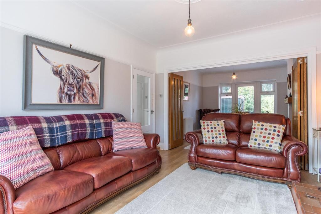 Lounge/Dining Room