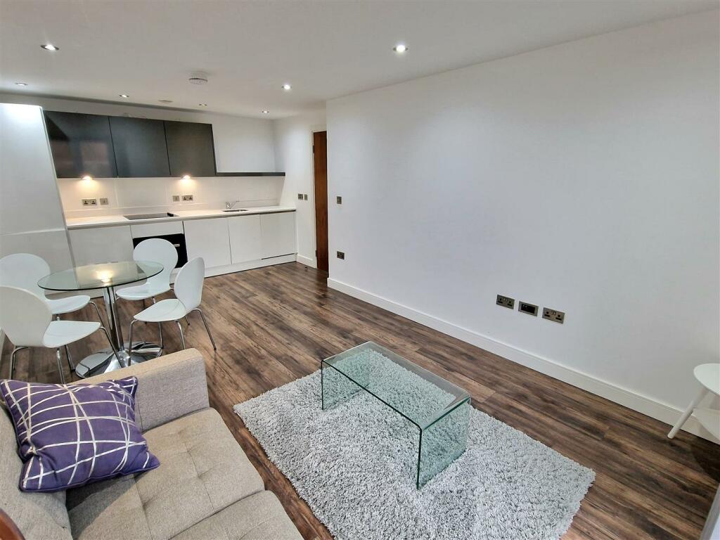 Lounge/Kitchen.jpg
