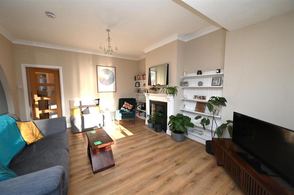 lounge 2.JPG
